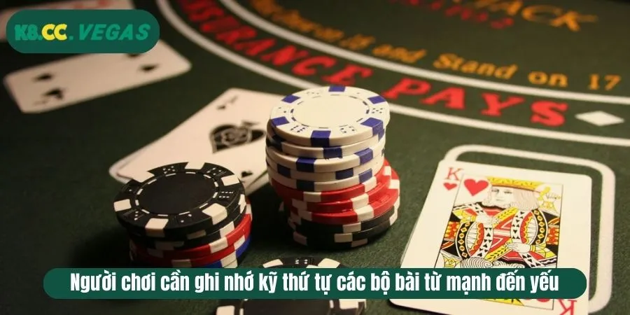 Người chơi cần ghi nhớ kỹ thứ tự các bộ bài từ mạnh đến yếu